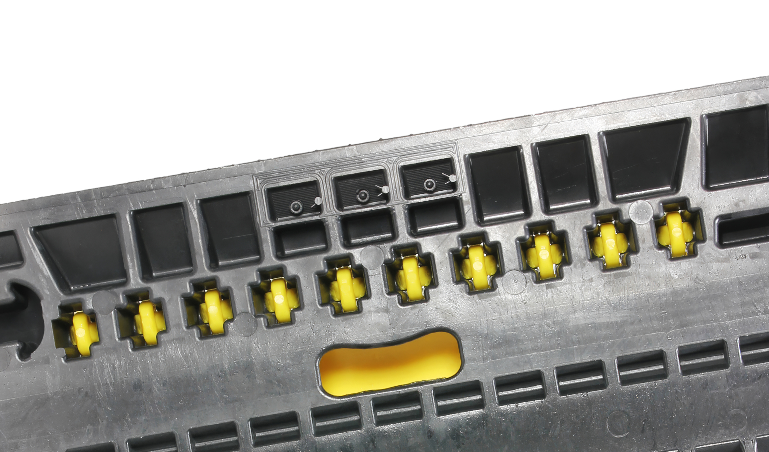 DEFENDER self-cleaning hinges