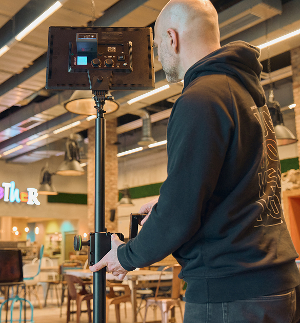 Speaker stand as lamp holders